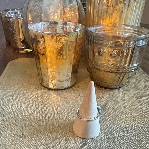 NEW silvery faux turquoise ring, horse bit design
size 6.5
Mix/match - Picture 3 of 4